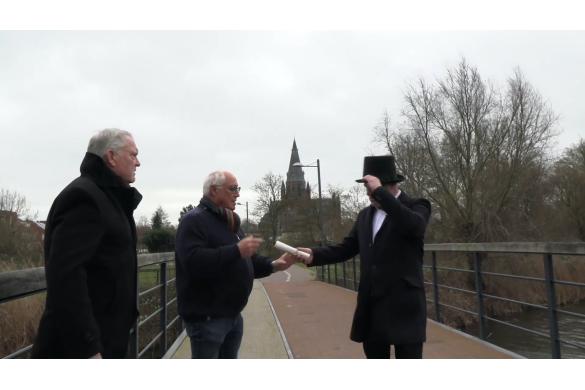 Een speciale boodschap voor Steenbergen en de toekomst van een mystery guest - Filmlocatie brug nabij gemeentehuis Steenbergen